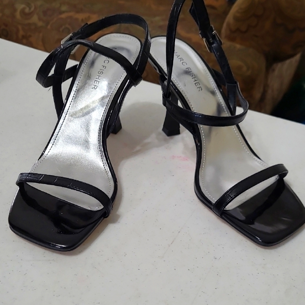 Marc Fisher PADRE Black Croc Embossed Strappy Heeled Sandals size 7.5